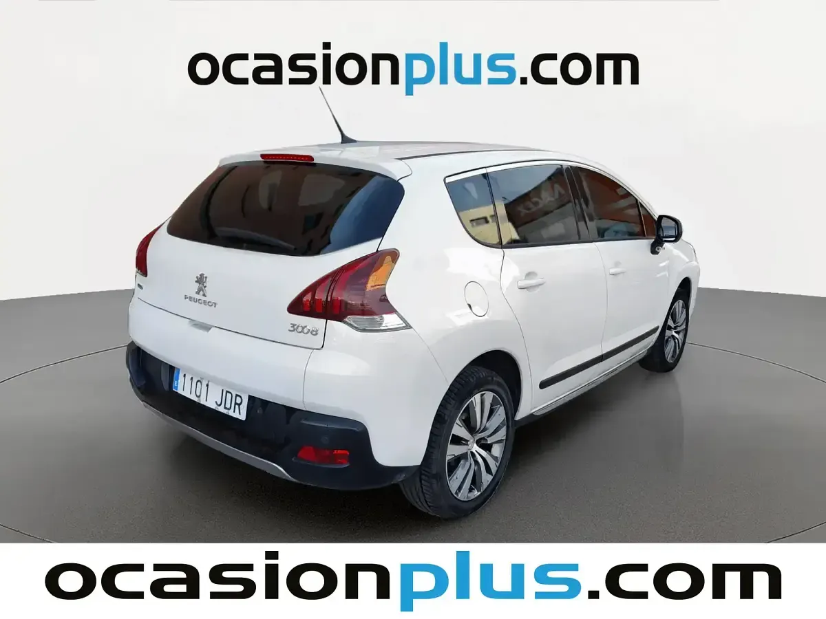 Usado Peugeot 3008 Style 120 CV (88 kW) 2015 Blanco Familiar
