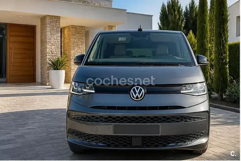 Usado VW Multivan 136 CV (100 kW) 2023 Gris / plata Monovolumen