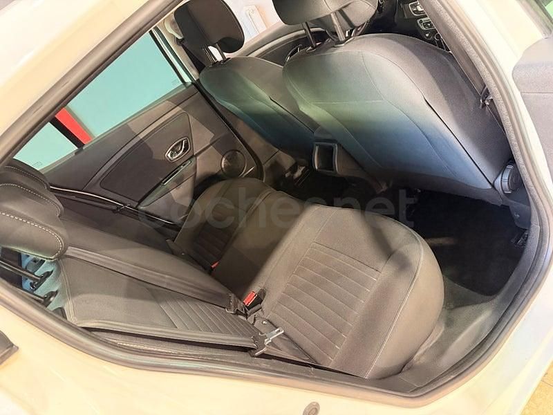 Usado Renault Mégane Intens 95 CV (69 kW) 2015 Blanco Berlina