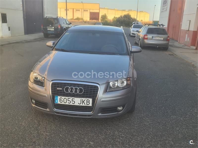 Gris / plata Usado 2006 Audi A3 Sportback Ambiente Berlina | 5800 € (Precio justo) - Imagen 1/4