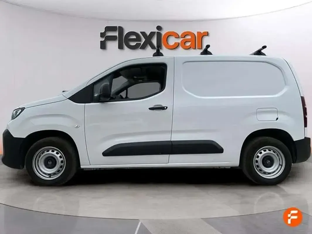 Usado Citroën Berlingo Feel 103 CV (75 kW) 2024 Blanco Monovolumen