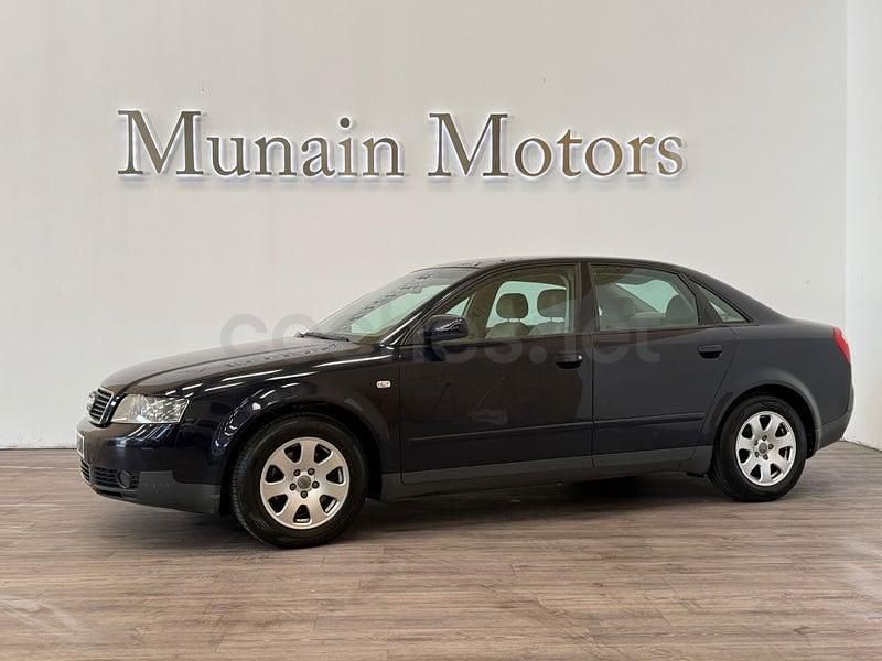 Usado Audi A4 130 CV (95 kW) 2002 Azul Berlina
