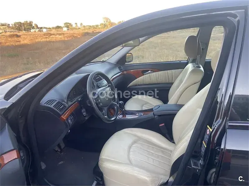 Usado Mercedes E220 Classic 150 CV (110 kW) 2007 Negro Berlina