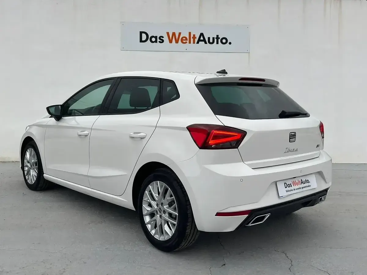 Usado Seat Ibiza FR 110 CV (80 kW) 2022 Blanco Utilitario
