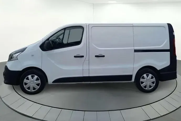 Usado Renault Trafic 95 CV (69 kW) 2018 Blanco Monovolumen