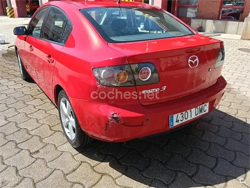 Usado Mazda 3 Sportive 109 CV (80 kW) 2005 Rojo Berlina