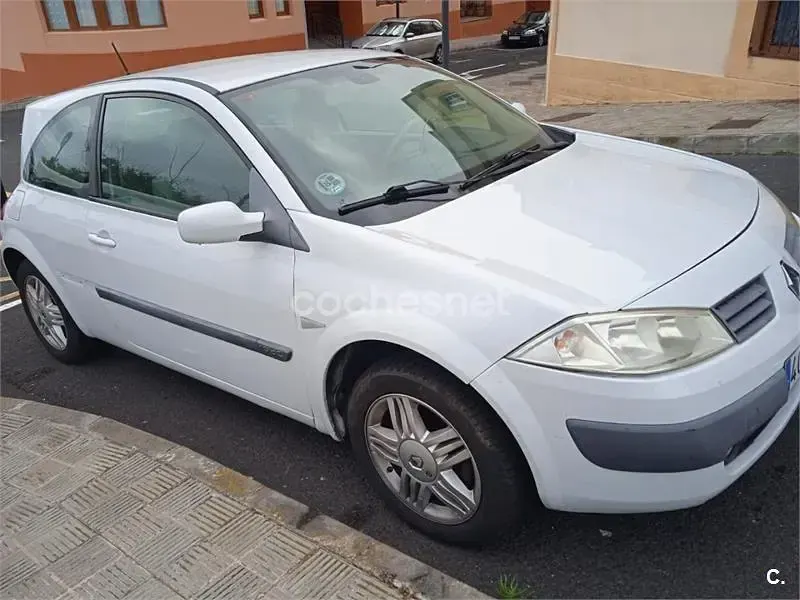 Usado Renault Mégane Dynamique 130 CV (95 kW) 2006 Blanco Berlina