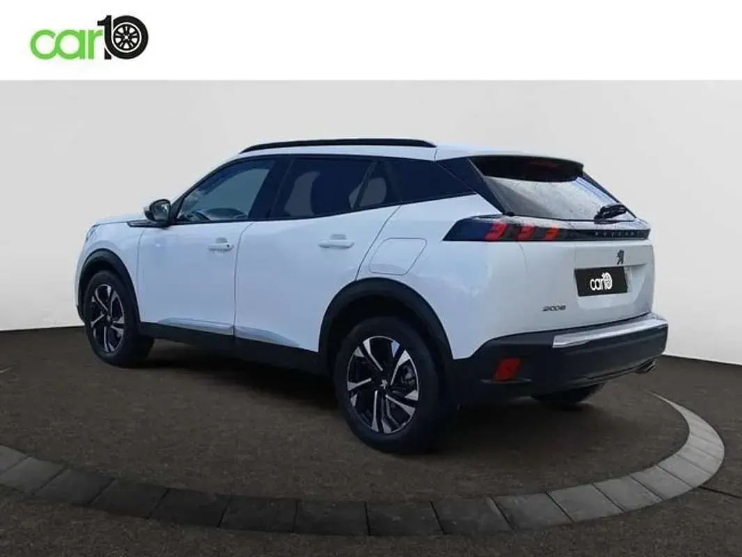 Usado Peugeot 2008 Allure 110 CV (80 kW) 2021 Blanco SUV