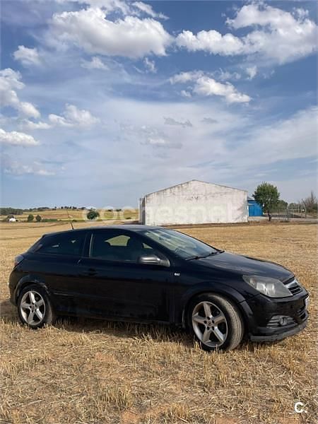 Negro Usado 2006 Opel Astra GTC Sport Berlina | 3050 € (Buen precio) - Imagen 1/4