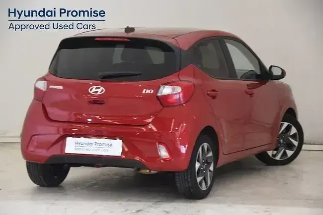 Usado Hyundai i10 67 CV (49 kW) 2025 Rojo Utilitario