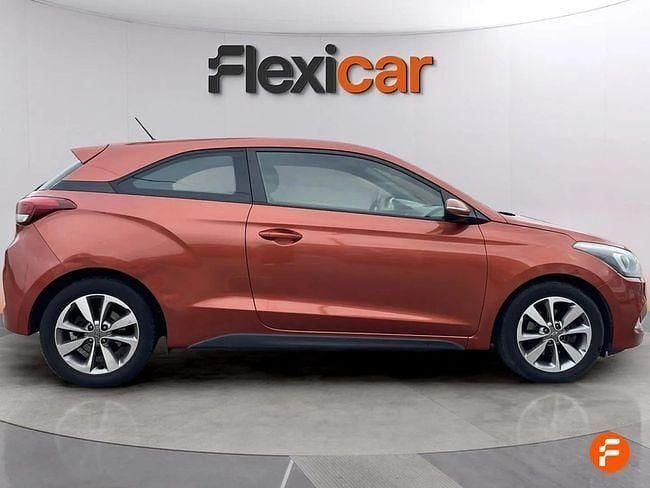 Usado Hyundai i20 90 CV (66 kW) 2016 Naranja Utilitario