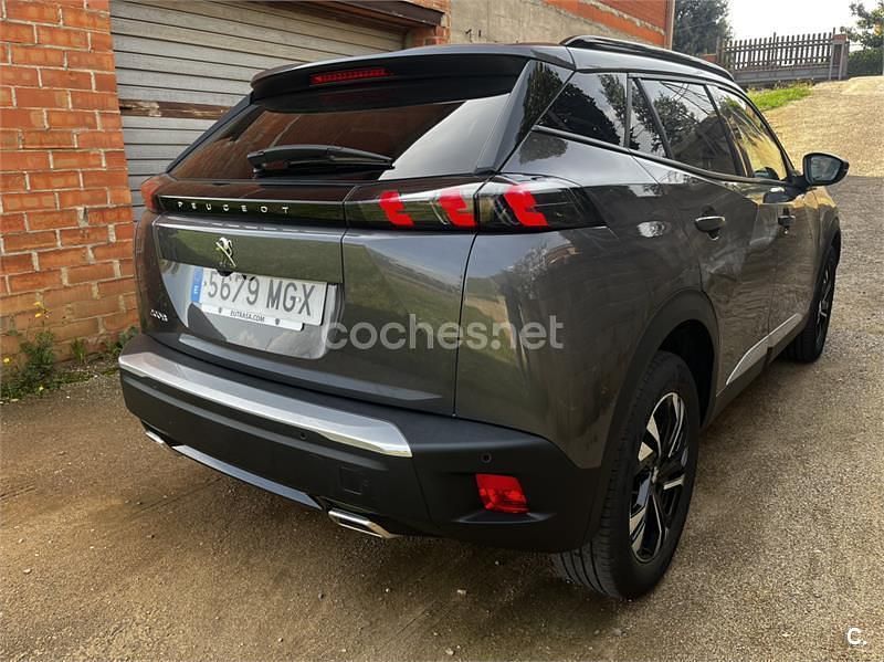 Usado Peugeot 2008 Allure 130 CV (95 kW) 2023 Gris / plata SUV