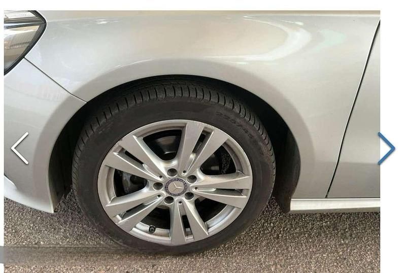 Usado Mercedes A180 122 CV (89 kW) 2017 Gris Utilitario