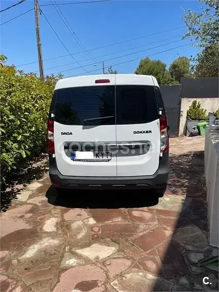 Usado Dacia Dokker Essentiel 102 CV (75 kW) 2019 Blanco Monovolumen
