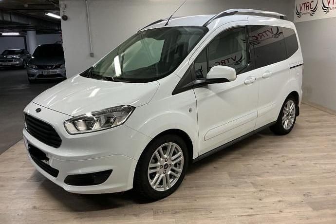 Usado Ford Tourneo Sport 101 CV (74 kW) 2017
