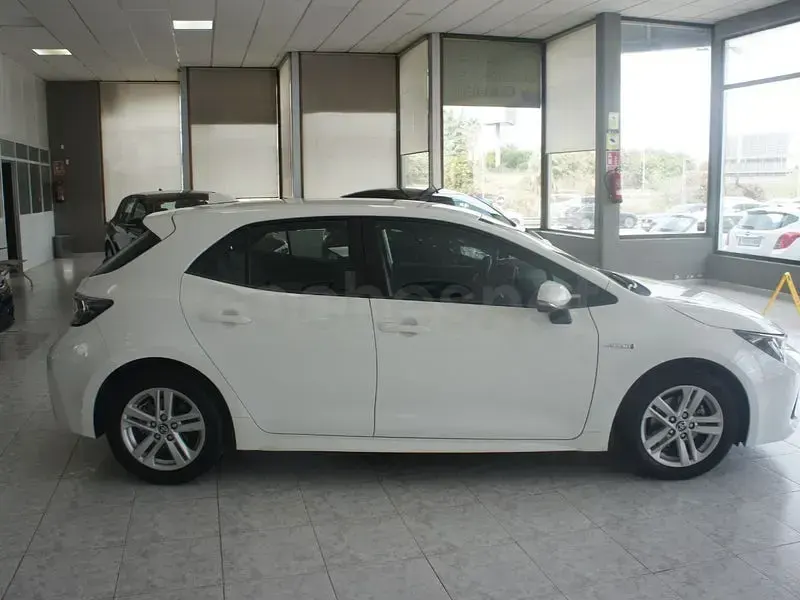 Usado Toyota Corolla Style 122 CV (89 kW) 2021 Blanco Berlina