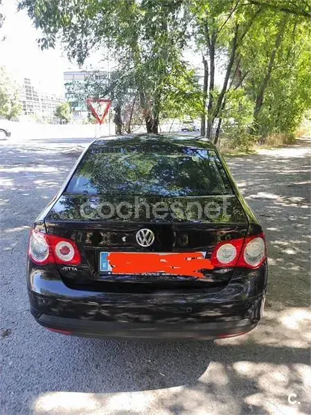 Usado VW Jetta Advance 140 CV (102 kW) 2007 Negro Berlina