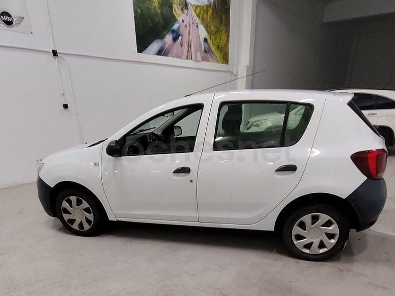 Usado Dacia Sandero Base 73 CV (53 kW) 2017 Blanco Berlina