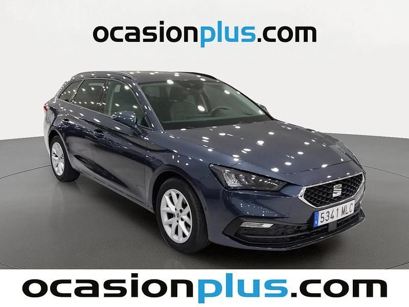 Usado Seat Leon Style 130 CV (95 kW) 2023 Gris Familiar