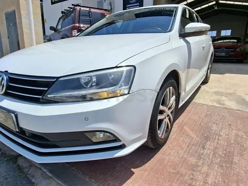 Usado VW Jetta Sportline 110 CV (80 kW) 2015 Blanco Berlina