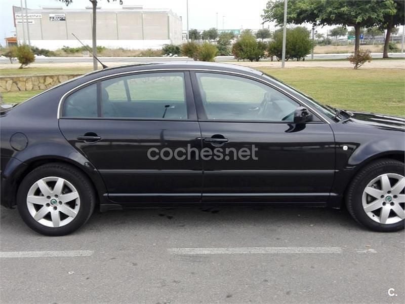 Usado Skoda Superb Classic 140 CV (102 kW) 2007 Negro Berlina