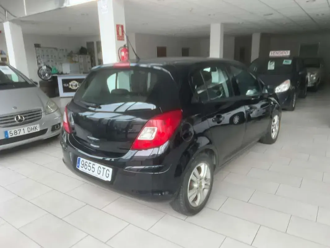 Usado Opel Corsa 86 CV (63 kW) 2010 Negro Utilitario