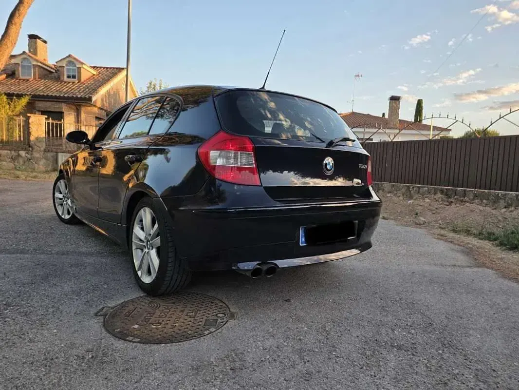 Usado BMW 116 265 CV (194 kW) 2007 Negro Utilitario