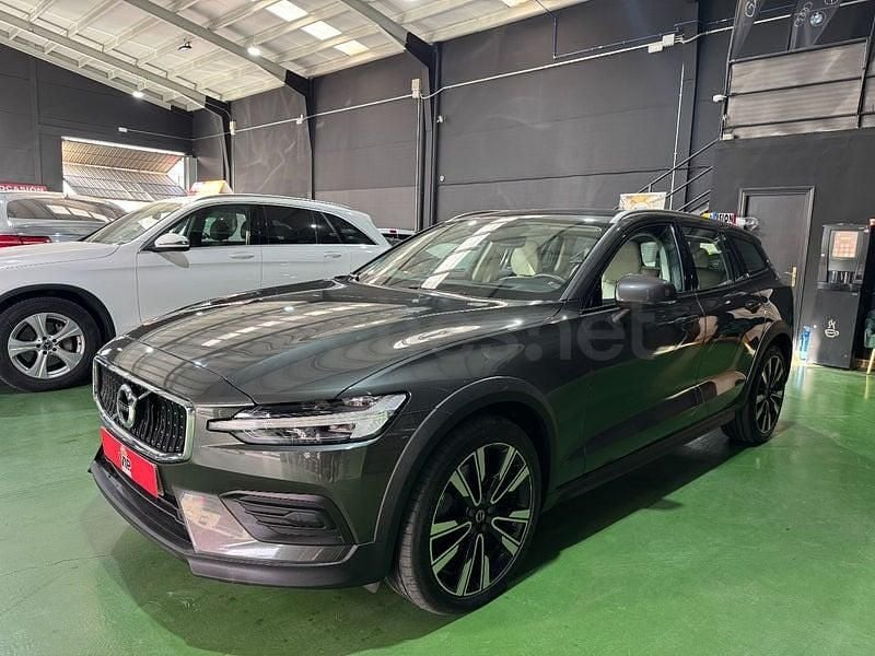 Usado Volvo V60 CC Plus 250 CV (183 kW) 2022 Gris / plata Familiar