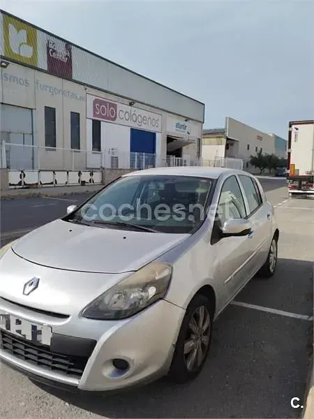 Usado Renault Clio II Expression 85 CV (62 kW) 2010 Gris / plata Berlina