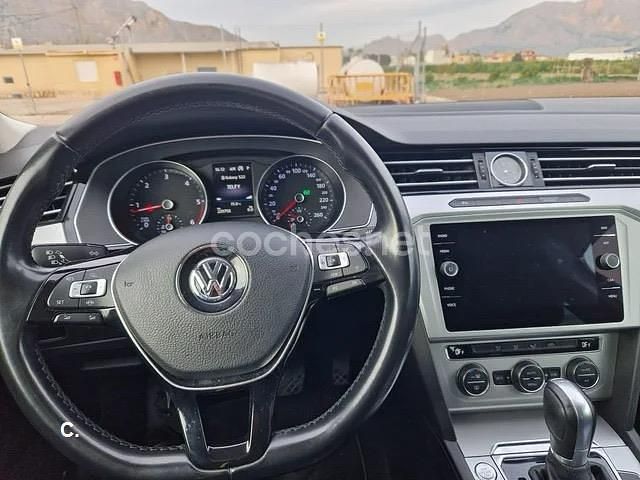 Usado VW Passat Advance 150 CV (110 kW) 2019 Marrón Berlina