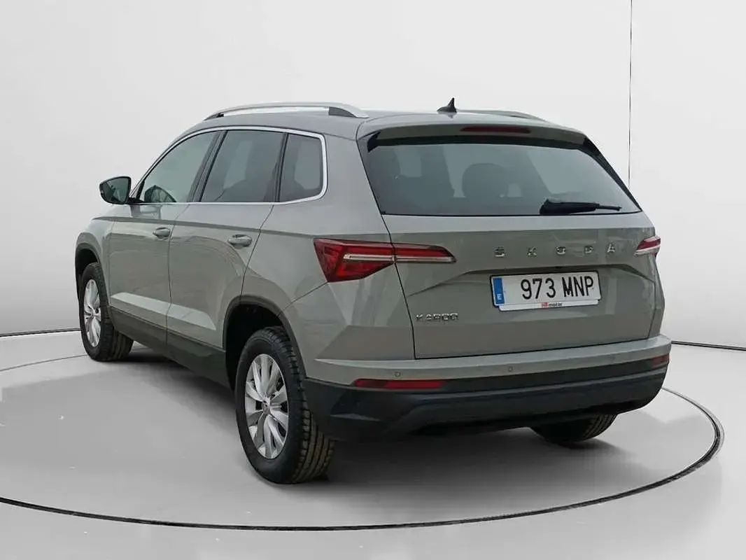 Usado Skoda Karoq Selection 116 CV (85 kW) 2024 Gris SUV