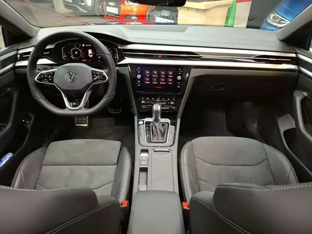 Usado VW Arteon R-line 218 HP (160 kW) 2025 Azul Carrinha