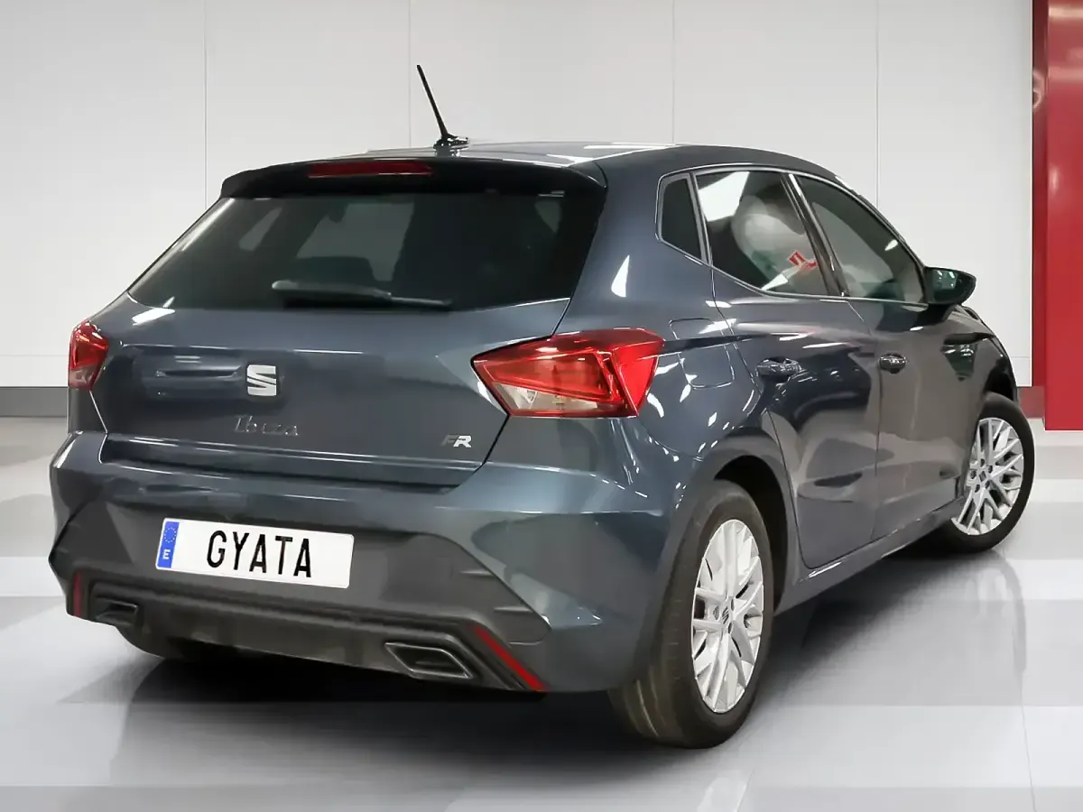 Usado Seat Ibiza FR 115 CV (84 kW) 2026 Gris Utilitario