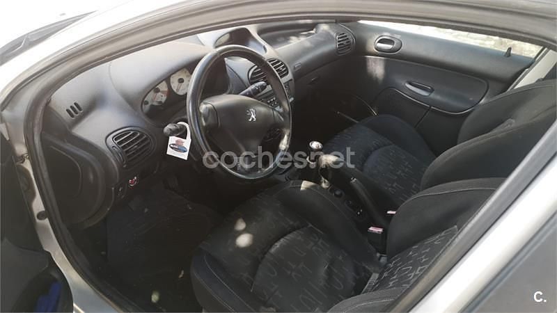 Usado Peugeot 206 90 CV (66 kW) 2004 Gris / plata Familiar