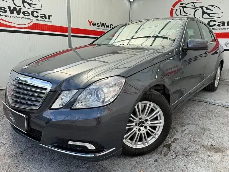 Usado Mercedes E250 Elegance 204 CV (150 kW) 2009 Azul Berlina