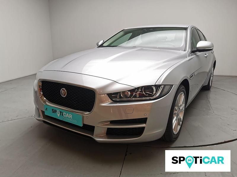 Usado Jaguar XE Pure 180 CV (132 kW) 2019 Gris Berlina