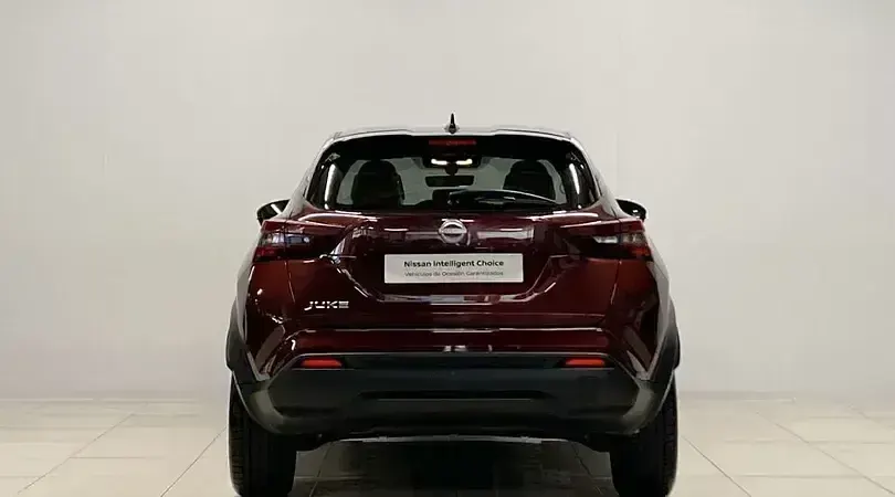 Usado Nissan Juke Tekna 114 CV (83 kW) 2025 Burgundy (metalizado) techo mi SUV