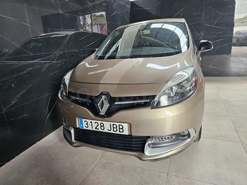 Usado Renault Scénic III Bose Edition 110 CV (80 kW) 2014 Beige Monovolumen