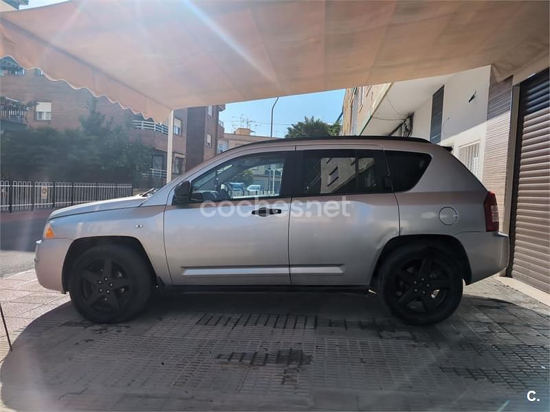 Usado Jeep Compass Limited 140 CV (102 kW) 2010 Gris / plata SUV
