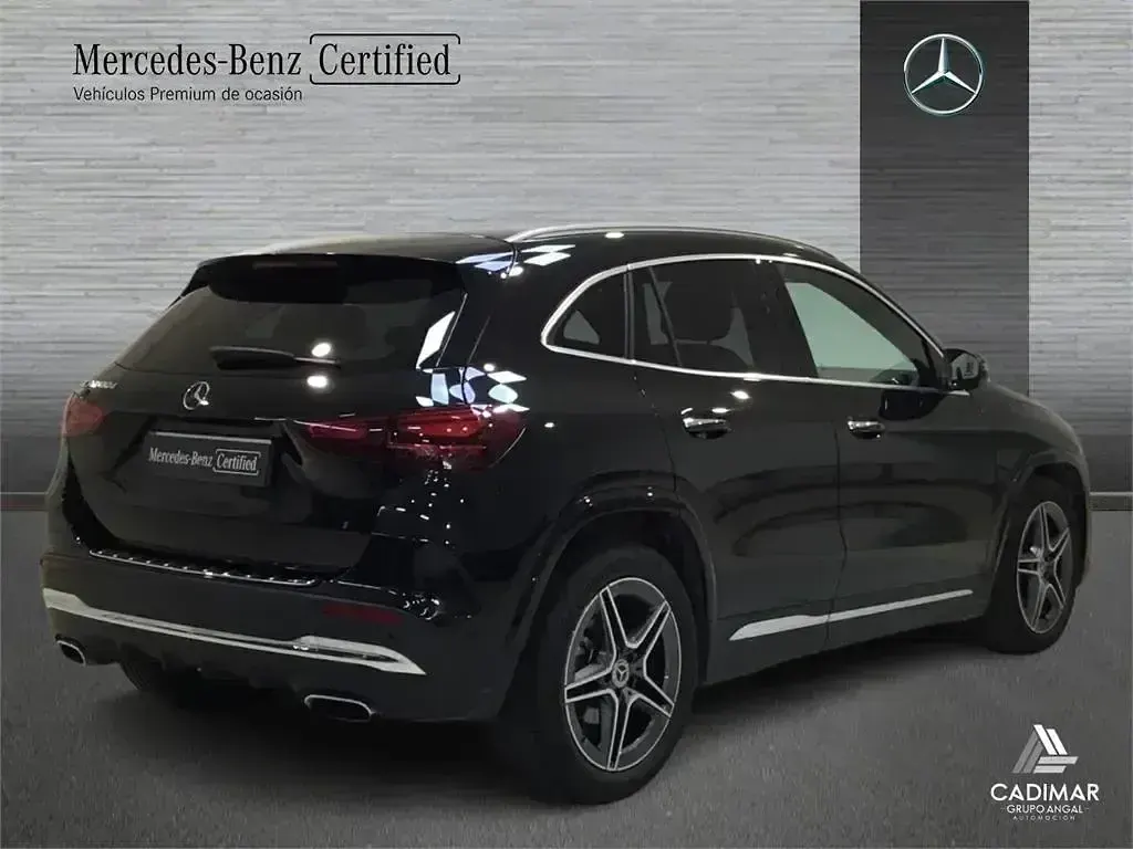 Usado Mercedes GLA200 AMG line 150 CV (110 kW) 2024 Negro SUV