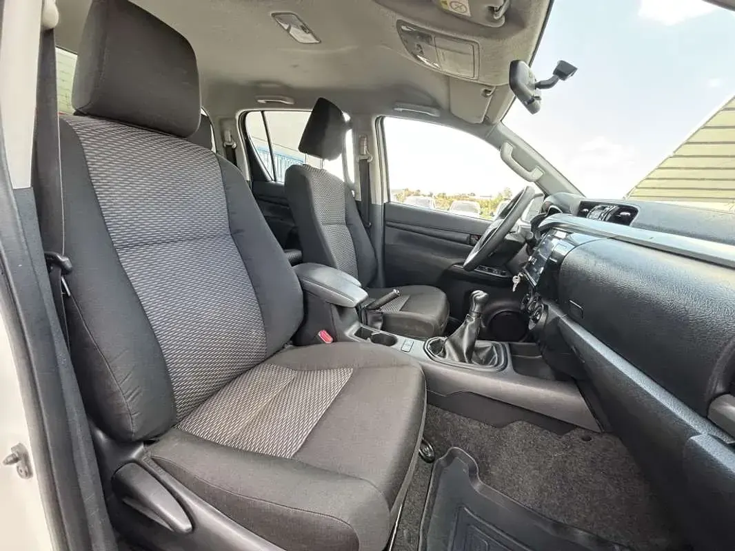 Usado Toyota HiLux 150 CV (110 kW) 2021 Blanco Pickup/Camioneta