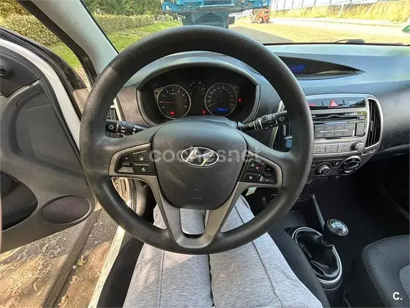 Usado Hyundai i20 85 CV (62 kW) 2013 Blanco Utilitario