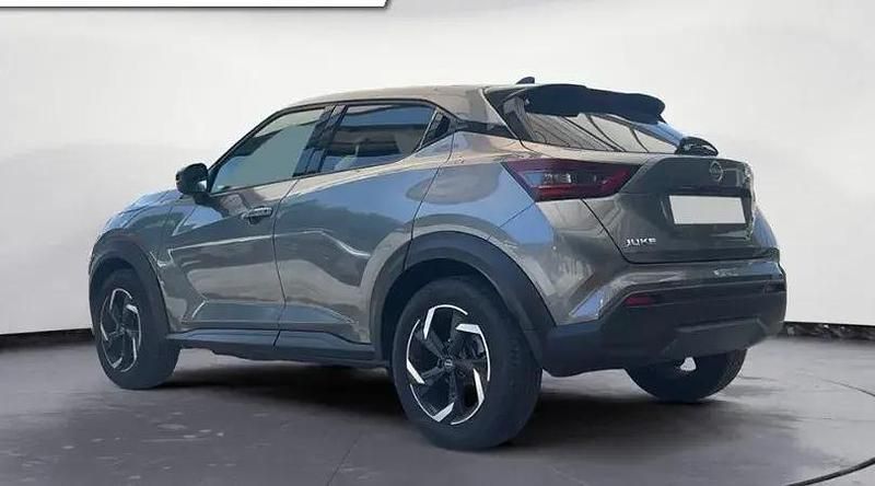 Usado Nissan Juke N-Connecta 114 CV (83 kW) 2024 Skline grey (metalizado) SUV