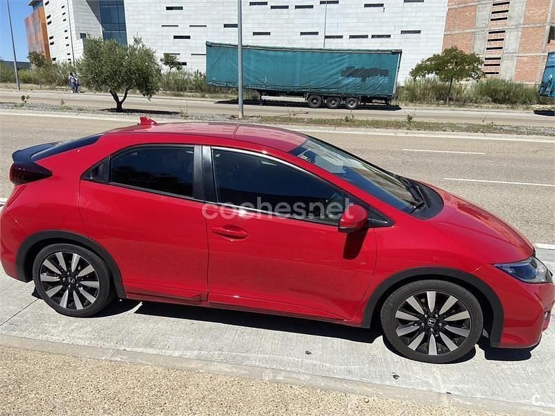 Usado Honda Civic Elegance 142 CV (104 kW) 2015 Rojo Berlina
