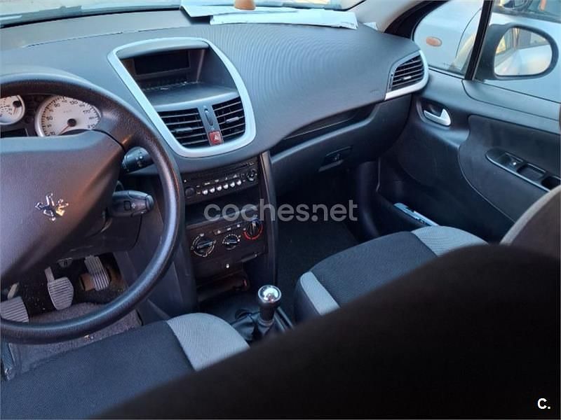 Gris / plata Usado 2007 Peugeot 207 Berlina | 2700 € (Un poco caro) - Imagen 1/4