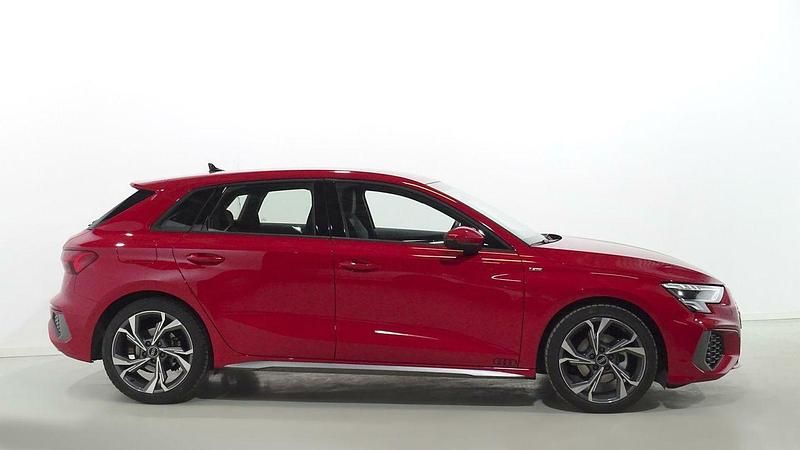 Usado Audi A3 S-Line 150 CV (110 kW) 2022 Rojo Berlina