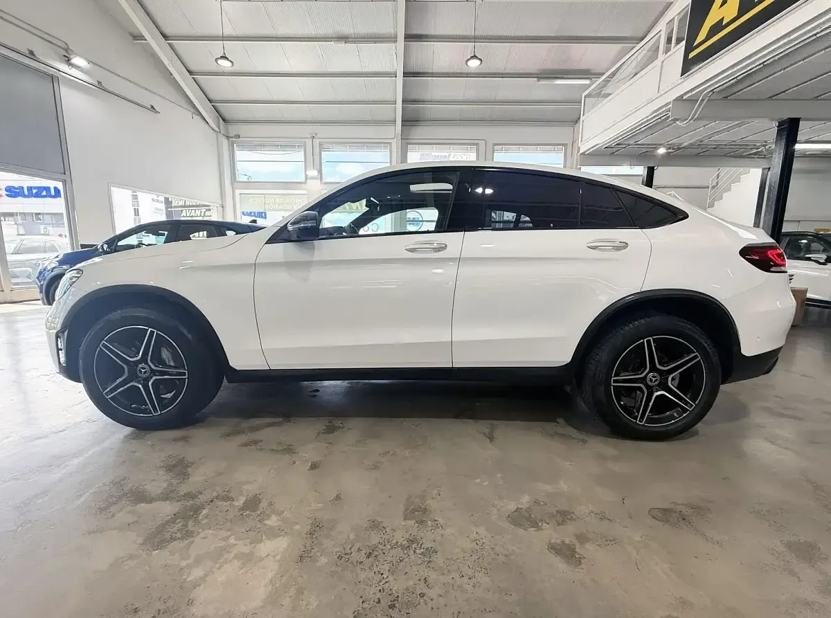 Usado Mercedes GLC300e 320 CV (235 kW) 2021 Blanco SUV