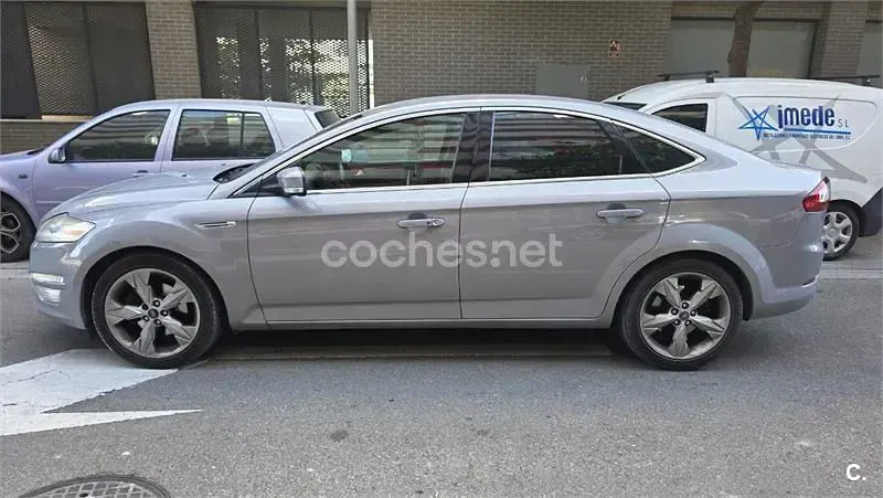 Usado Ford Mondeo Titanium 140 CV (102 kW) 2011 Gris / plata Berlina