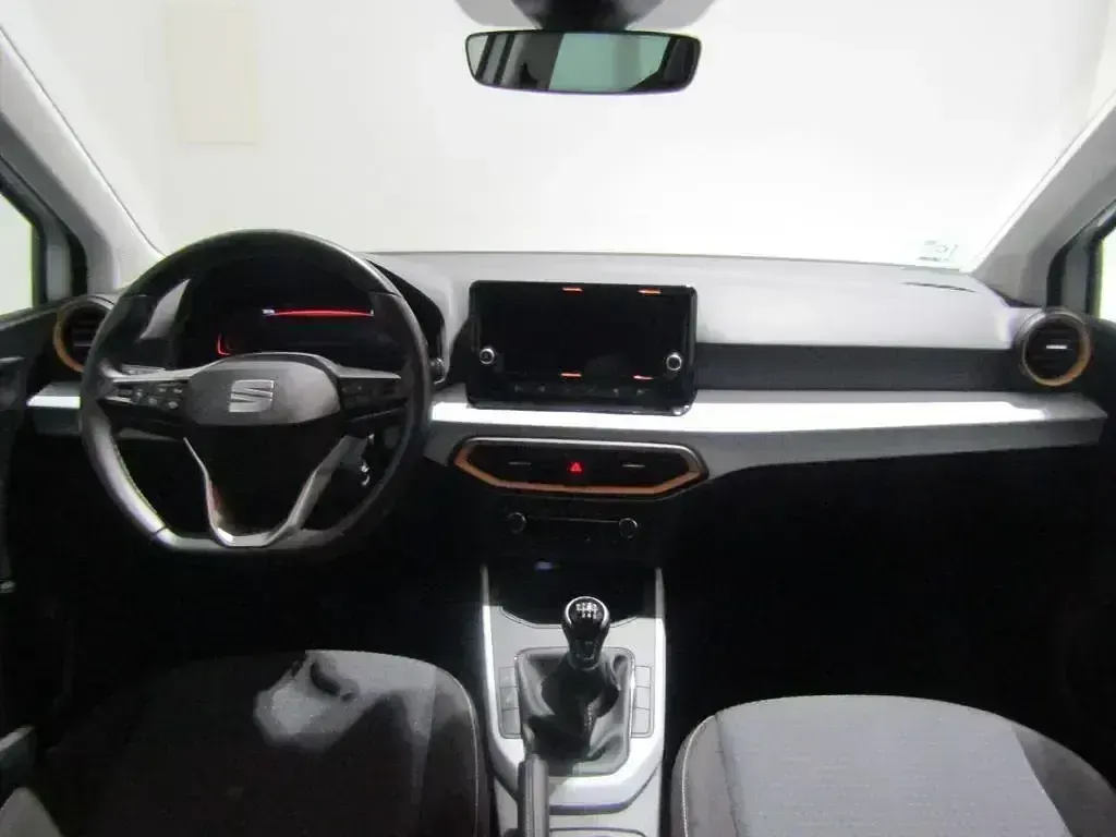 Usado Seat Arona Style 115 CV (84 kW) 2025 Blanco SUV
