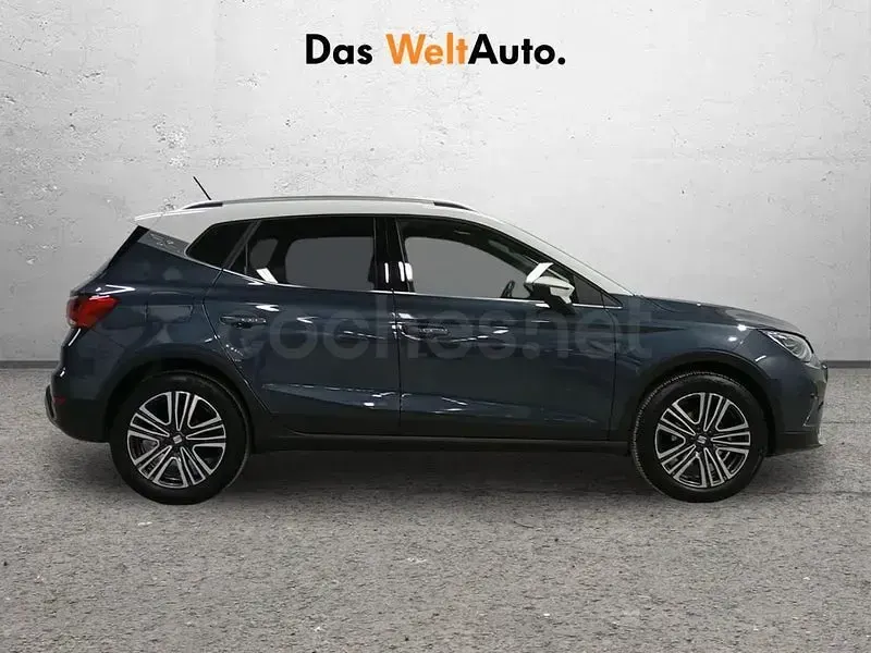 Usado Seat Arona Xperience 110 CV (80 kW) 2023 Gris / plata SUV